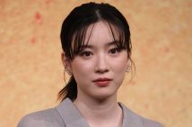 《永野芽郁、田中圭とテキーラの夜》「隣に座って親しげに耳打ち」目撃されていた都内バーでの「仲間飲み」、懸念されていた「近すぎる距離感」