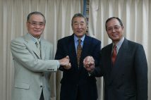 週刊ポストの名物企画でもあった「ONK座談会」2003年開催時のスリーショット（撮影／山崎力夫）